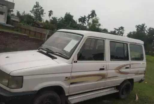 Toyota Qualis GS C8 2003