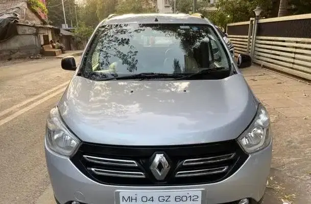 Renault Lodgy 110 PS RxL 8 STR  2015