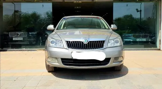 Skoda Laura Ambition 2.0 TDI CR MT 2013