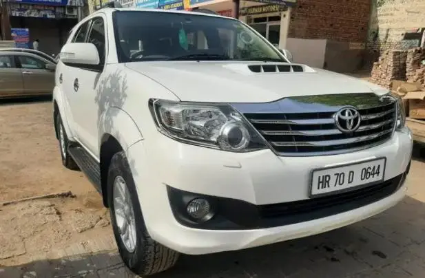 Toyota Fortuner 3.0 4X4 MT 2013