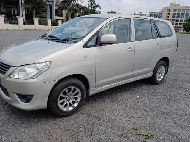 Toyota Innova 2.5 G 7 STR BS IV 2012