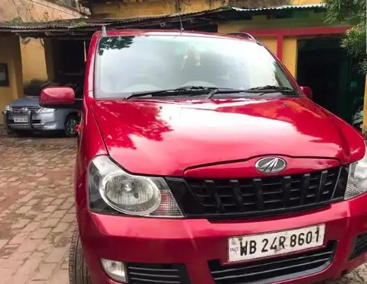 Mahindra Quanto C8 2013