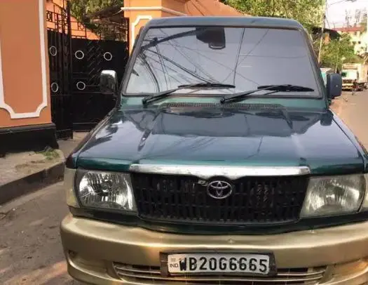 Toyota Qualis FS B2 2005