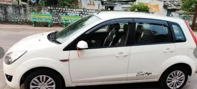 Ford Figo 1.5D TITANIUM MT 2013