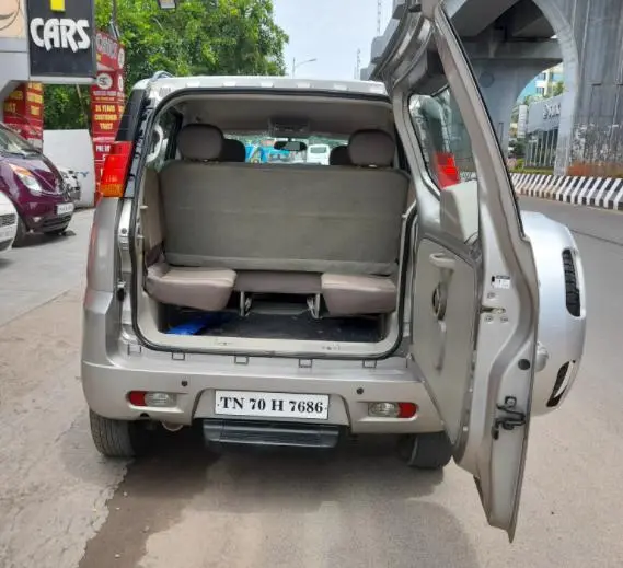 Mahindra Quanto C8 2012