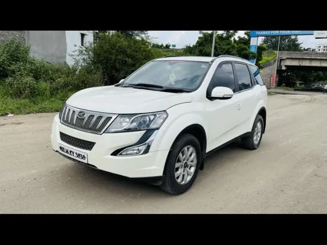 Mahindra XUV500 W10 2015