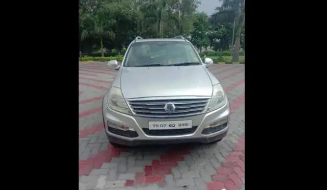 Mahindra Ssangyong Rexton RX7 2015