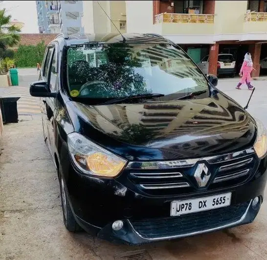 Renault Lodgy 85 PS RXZ Stepway 8 STR 2015