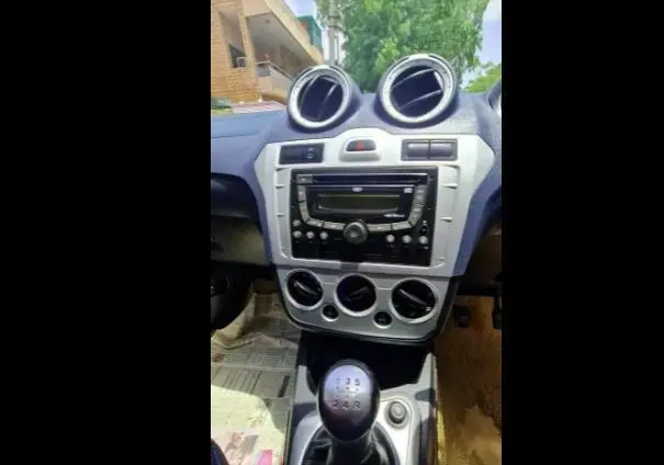 Ford Figo Titanium 1.2 Ti-VCT 2014
