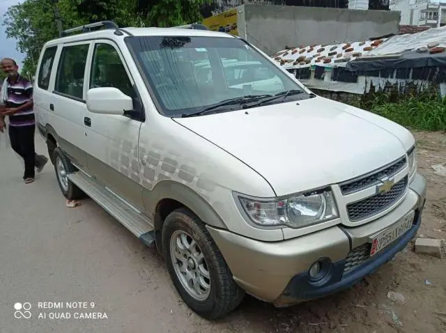 Chevrolet Tavera NEO 3 LT 8 STR BS IV 2013