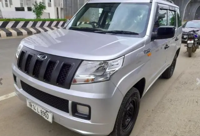 Mahindra TUV300 T4 Plus 2017