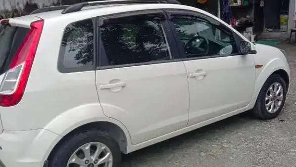 Ford Figo 1.2P TITANIUM MT 2013