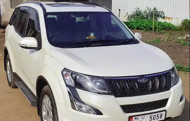 Mahindra XUV500 W10 2017