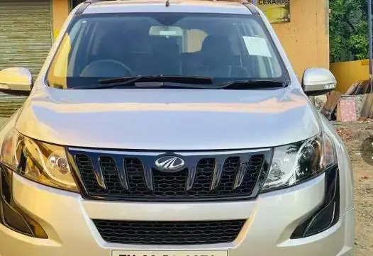 Mahindra XUV500 W4 2015