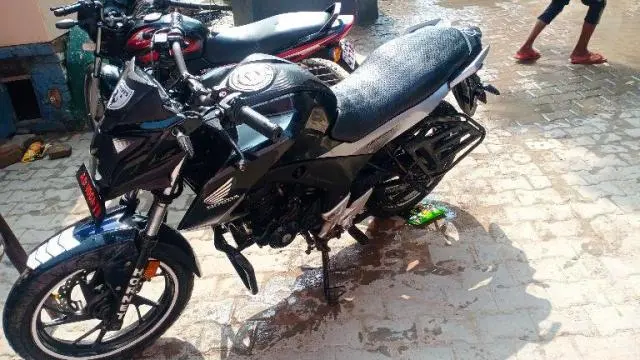 Honda CB Hornet 160R CBS 2016