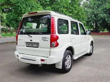 Mahindra Scorpio VLX 2WD 2013