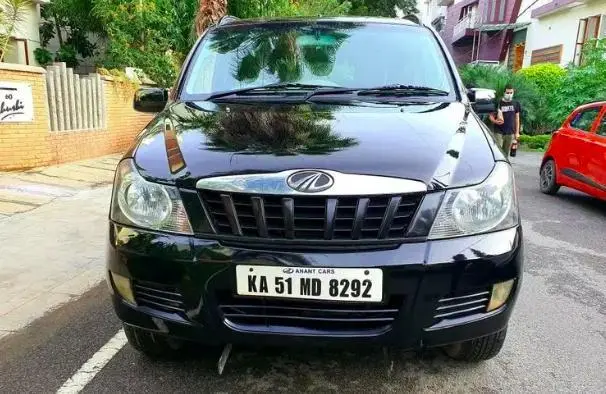 Mahindra Quanto C8 2013