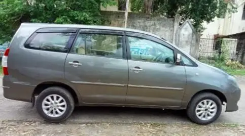 Toyota Innova 2.5 VX 8 STR BS III 2011
