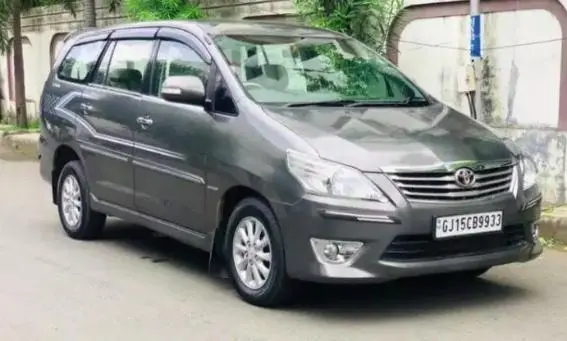 Toyota Innova 2.5 V 8 STR 2013