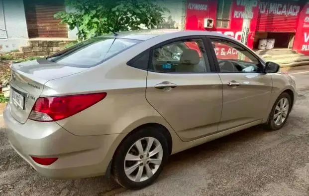 Hyundai Verna 1.6 SX 2011
