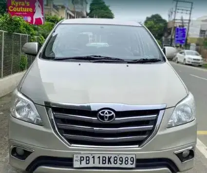 Toyota Innova 2.5 V 7 STR 2012