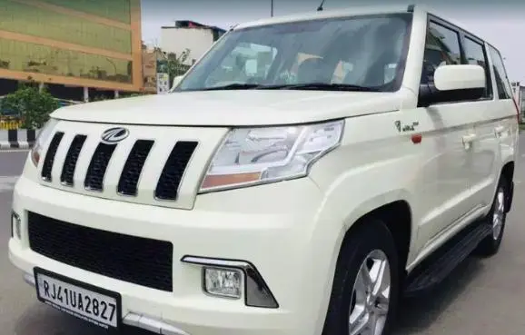 Mahindra TUV300 PLUS P8 2018