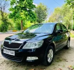 Skoda Laura Ambition 2.0 TDI CR MT 2013