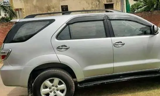 Toyota Fortuner 3.0 4X4 MT 2010