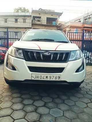 Mahindra XUV500 W6 2017