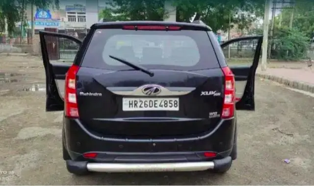 Mahindra XUV500 W8 AWD 2011