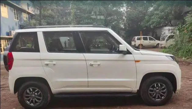 Mahindra TUV300 T10 AMT 2018