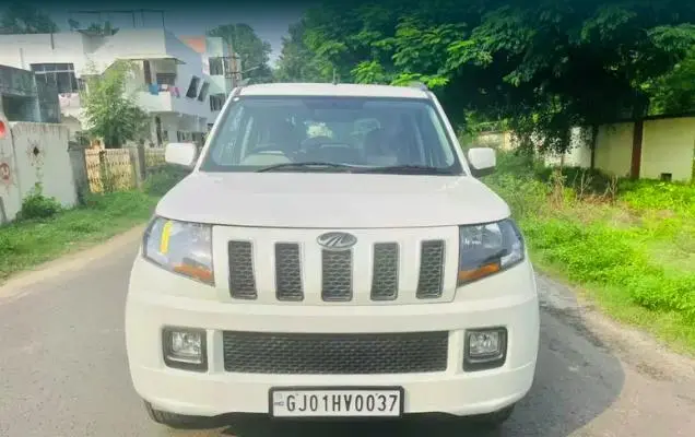 Mahindra TUV300 T10 2018