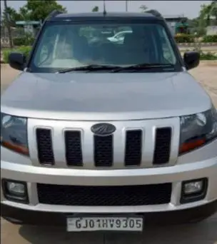 Mahindra TUV300 T10 2018