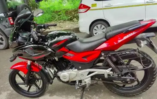 Bajaj Pulsar 220cc 2016