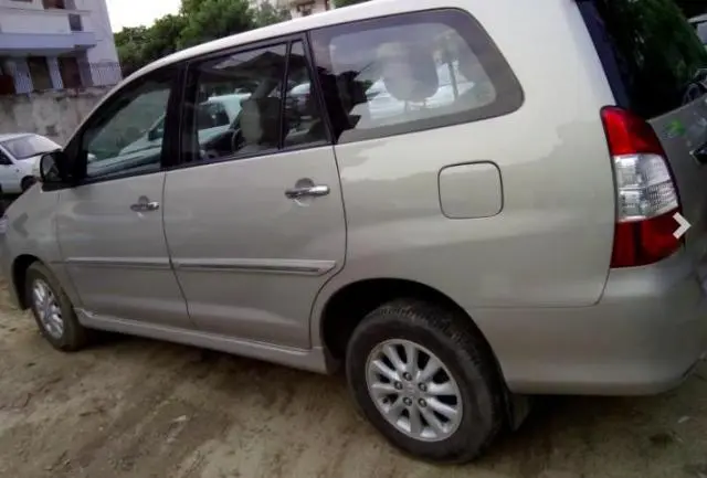 Toyota Innova 2.5 VX 7 STR BS III 2013