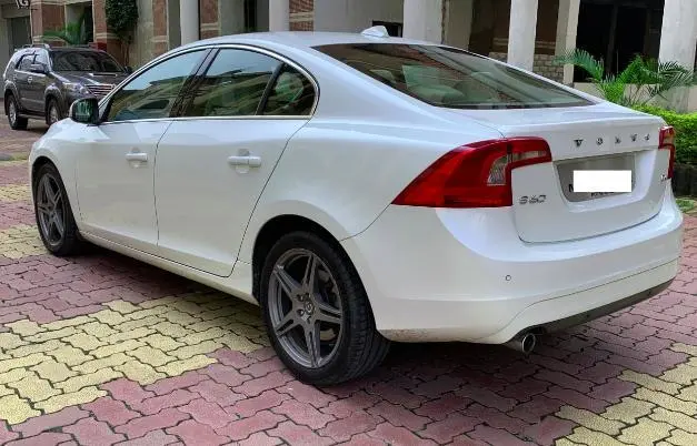 Volvo S60 Summum D4 2015