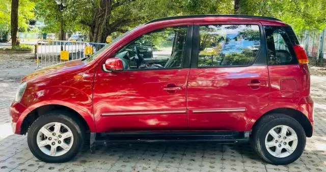 Mahindra Quanto C8 2013