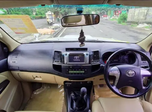 Toyota Fortuner 3.0 4x2 MT 2015