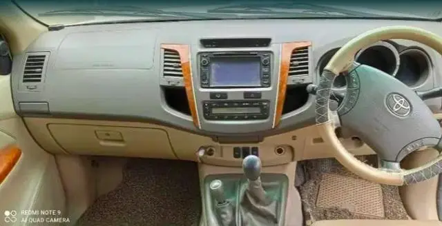 Toyota Fortuner 3.0 4X4 MT 2010