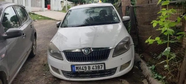 Skoda Rapid Elegance 1.6 TDI CR MT 2013