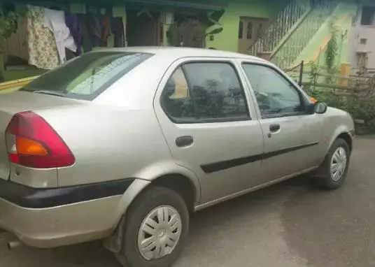 Ford Ikon 1.3 Flair 2002