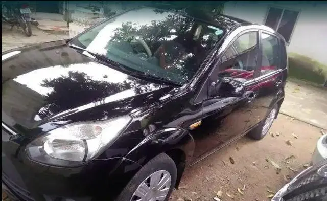 Ford Figo 1.2P TITANIUM MT 2010