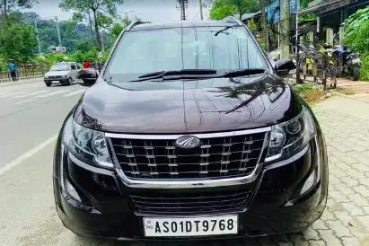 Mahindra XUV500 W11 (O) 2018