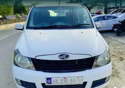 Mahindra Quanto C8 2013