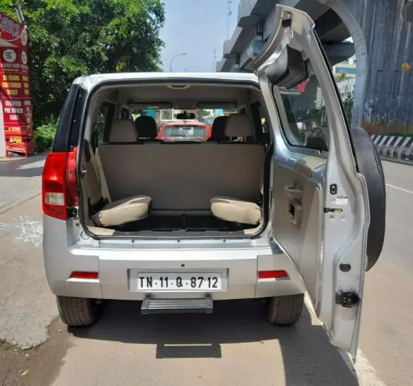 Mahindra TUV300 T4 Plus 2016