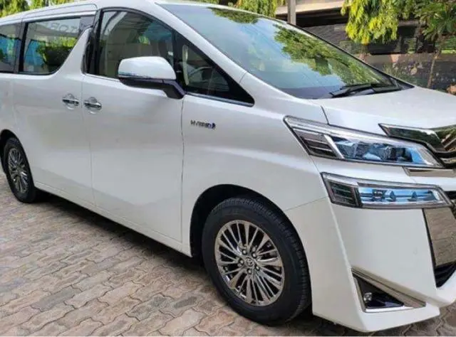 Toyota Vellfire Hybrid BS6 2021
