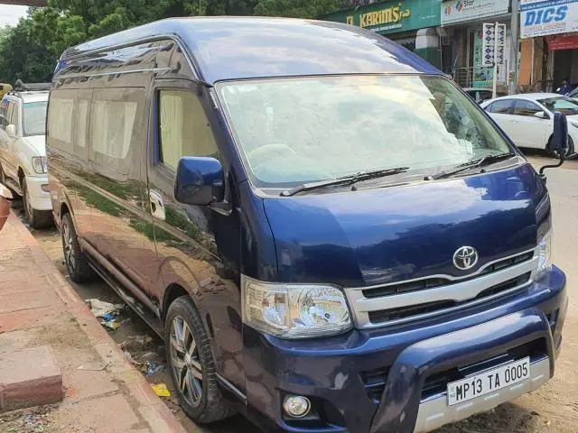 Toyota Commuter HiAce 3.0 L 2013