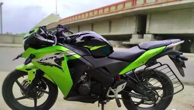 Honda CBR 150R 150cc 2015