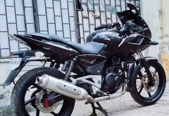 Bajaj Pulsar 220cc 2010
