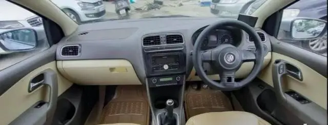 Volkswagen Vento 1.6L Highline 2012